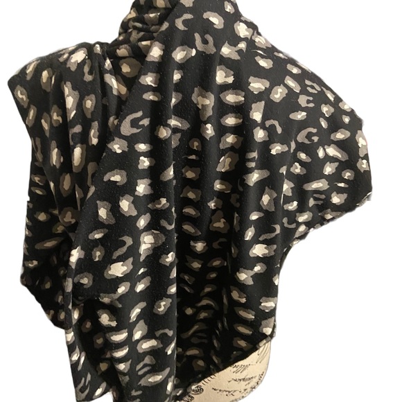 Black and White Animal Print Scarf - Picture 5 of 8